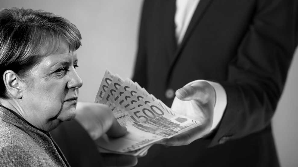 Unmittelbar vor Abtritt: Merkel belohnt 200 Lakaien mit Luxus-Gehältern und Top-Jobs