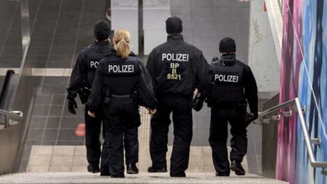 Berlin: Ungeimpfte und nicht genesene Polizisten kontrollieren die Einhaltung der 2G-Regeln