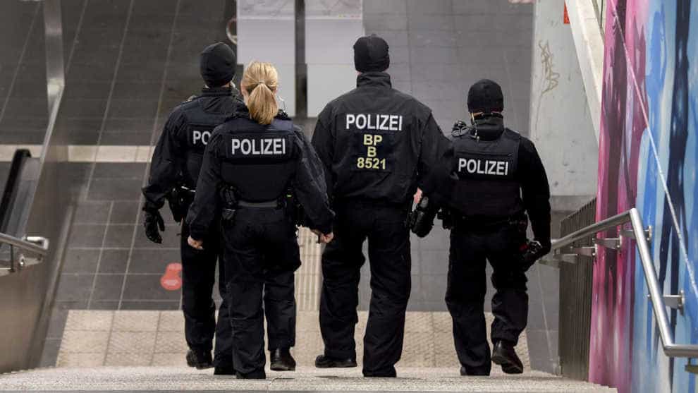 Berlin: Ungeimpfte und nicht genesene Polizisten kontrollieren die Einhaltung der 2G-Regeln