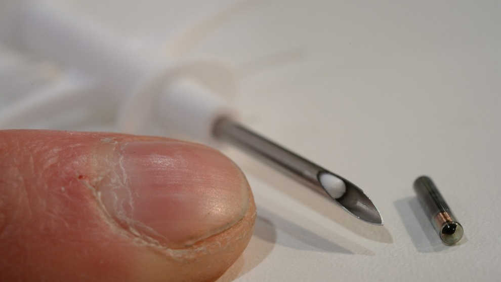 Schweden machen es vor: Implantierter Mikrochip zum Nachweis einer Corona-Impfung
