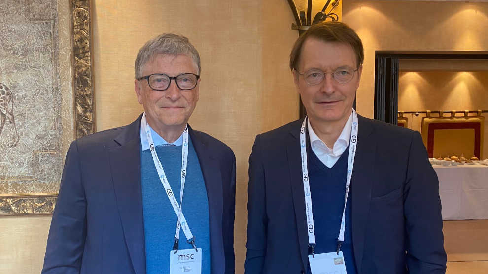 Gates blamiert Lauterbach auf Konferenz in München: „Omikron leider effektiver als Impfung“