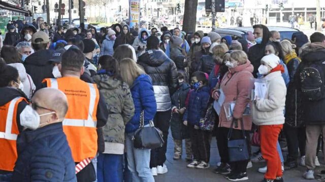 Kontrollverlust in Berlin: Chaotische Zustände – Flüchtlinge überrennen Hauptstadt