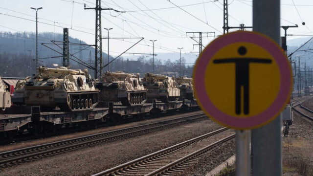 Griechische Eisenbahner weigern sich, NATO-Panzer nach Osteuropa zu transportieren