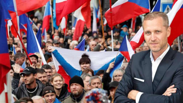 Massenproteste in Tschechien: Petr Bystroň (AfD) spricht vor 100.000 Menschen in Prag