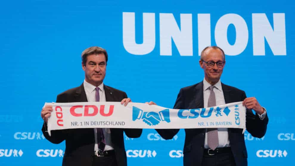 PR-Desaster auf CSU-Parteitag: Markus Söder und Friedrich Merz werben mit SED-Logo