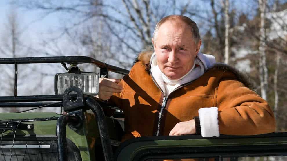 Corona out, Putin in