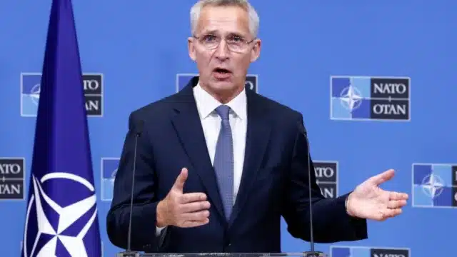 Stoltenberg räumt ein: NATO will Krieg mit Russland