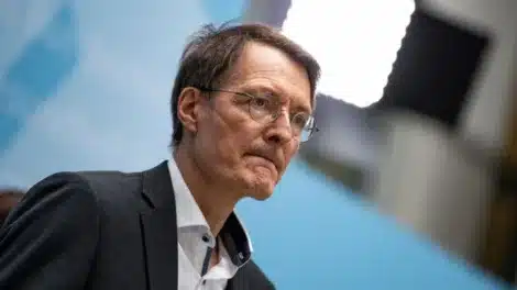Korruption aufgeflogen: Stolpert Lauterbach über die Impfkampagne?