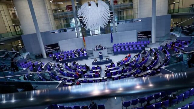 Päderasten-Parlament: Mindeststrafe für Kindesmissbrauch