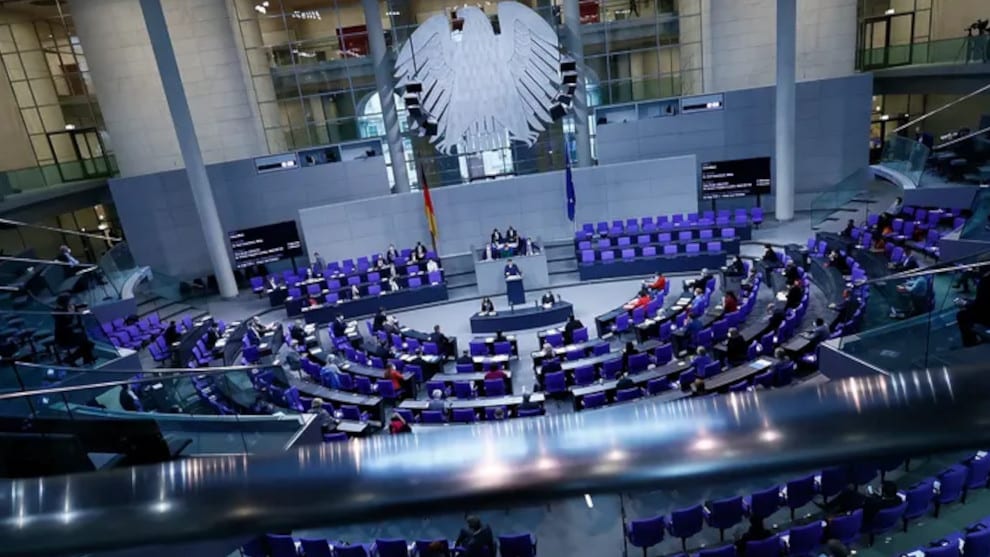 Päderasten-Parlament: Mindeststrafe für Kindesmissbrauch