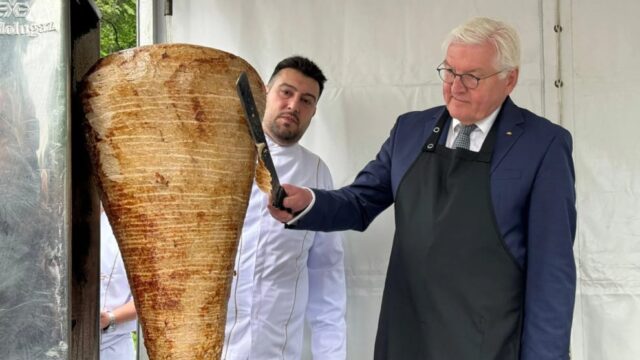 Steinmeier auf Reisen – Ohne Scham, mit Salat komplett