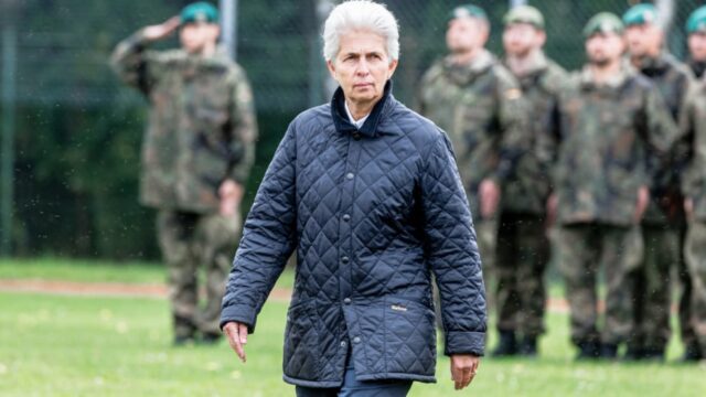 Strack-Zimmermann will 900.000 deutsche Reservisten einberufen