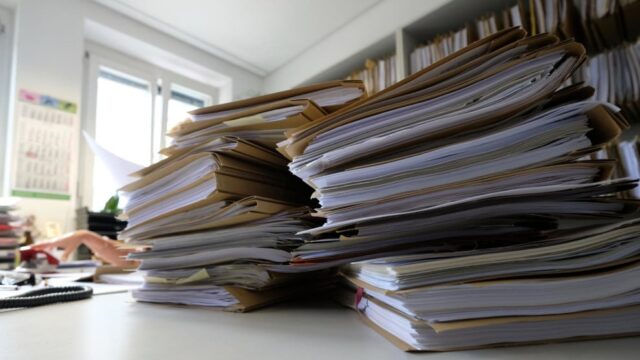 Bürokratierepublik Deutschland: Unter Akten begraben