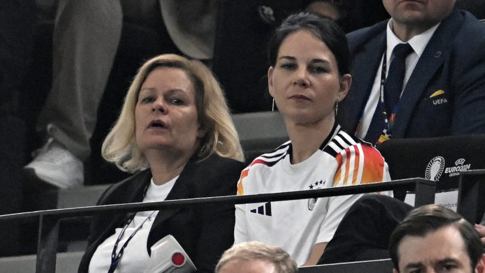 Korruption: EM-Karten für Politiker als Dankeschön für Steuerbefreiung
