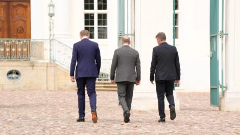 Nichts im Griff, auf dem sinkenden deutschen Schiff