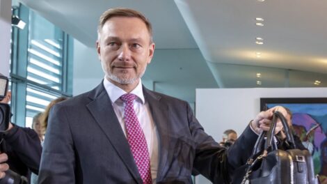 Immer, wenn es in der Politik dramatisch wird, wird man irgendwie gedrängt, Partei zu ergreifen. Bei der aktuellen Berliner Aufführung gibt es aber keine Helden, nur Schurken. Und FDP-Lindner gab nicht den Sparfuchs, sondern strebte nach beschleunigter Katastrophe...