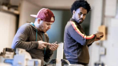 Asylanten sollen für gleiche Arbeit mehr Geld bekommen als Deutsche