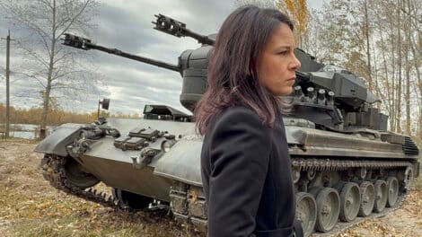 Baerbock verplappert sich: Nach der Wahl Milliarden für Ukraine
