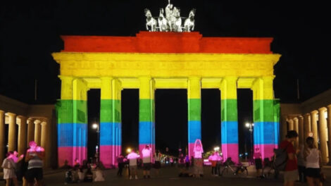 Wird mit LGBTQ ein gigantischer Umweltskandal vertuscht?