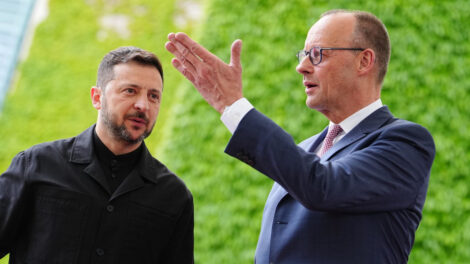 Merz wirft Deutschland vor den fahrenden Zug