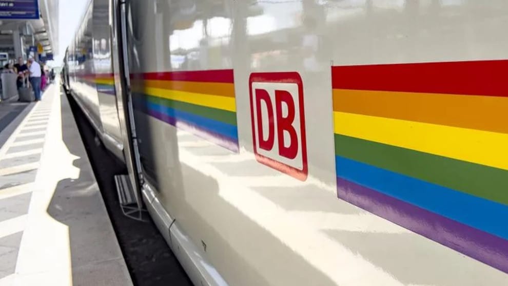 Deutsche Bahn: verspätet und verwirrt. Aber divers.
