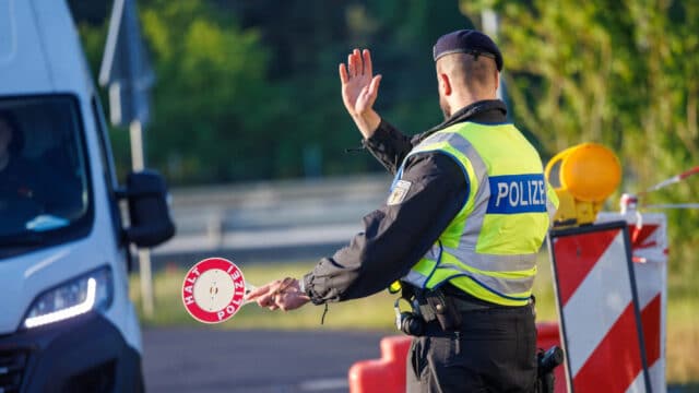Polnische Bürgerpatrouillen leiten Migranten nach Deutschland