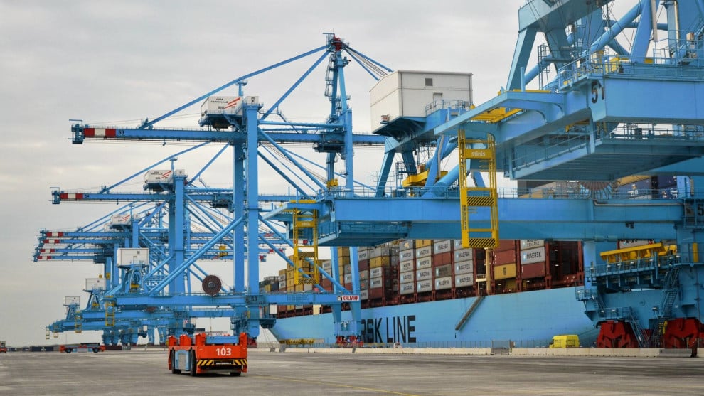 Europas größter Hafen trifft Kriegsvorbereitungen