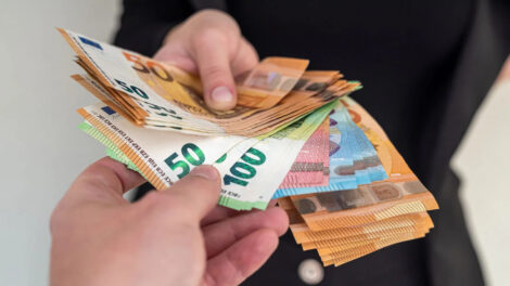 Bargeld im freien Fall