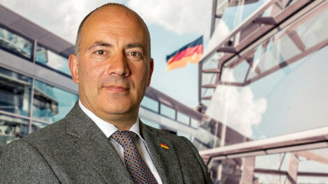 Per Gerichtsbeschluss: Berufsverbot für AfD-Politiker