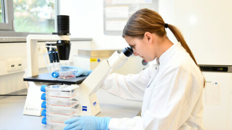 Studie: Covid-Impfstoffe verändern DNA und lösen Turbo-Krebs aus