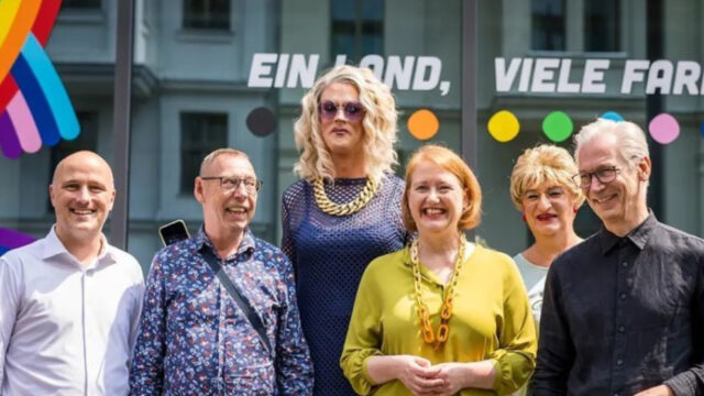 "Dragqueen" Jurassica Parka: Pädo-Skandal erschüttert Berlin 2 "Dragqueen" Jurassica Parka: Pädo-Skandal erschüttert Berlin