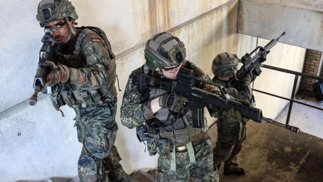 Scharfschützen im U-Bahnhof: Bundeswehr übt den Endkampf um Berlin