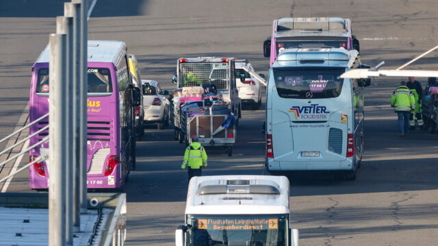 150 Kenianer: Nach Klage schon wieder Migranten eingeflogen