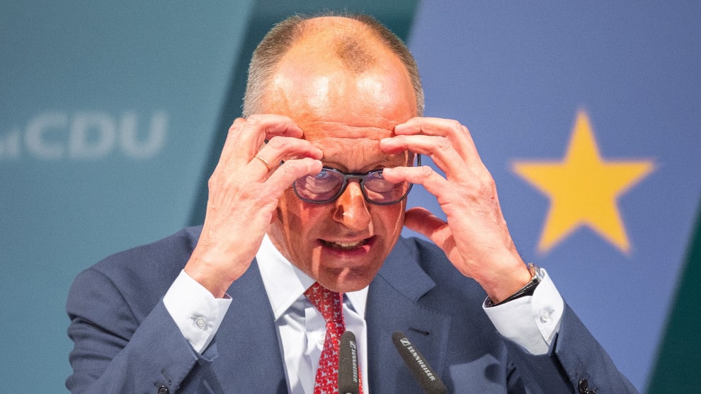 Die höflichen Absetzbewegungen der „Anzugträger”