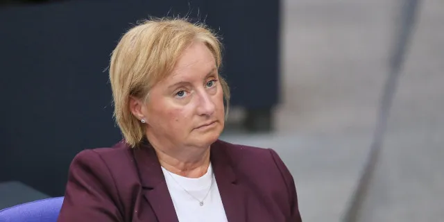 Corona-Aufarbeitung: So befangen ist die Enquete-Kommission 13 Corona-Aufarbeitung: So befangen ist die Enquete-Kommission