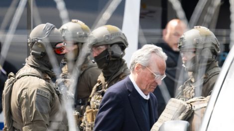 „Rollator-Putsch“ – vom Gerichtssaal auf den Friedhof?