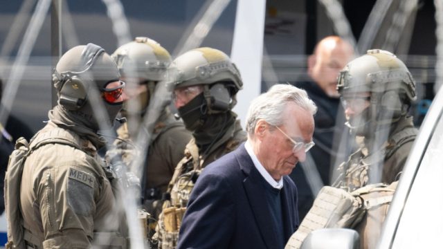 „Rollator-Putsch“ – vom Gerichtssaal auf den Friedhof?