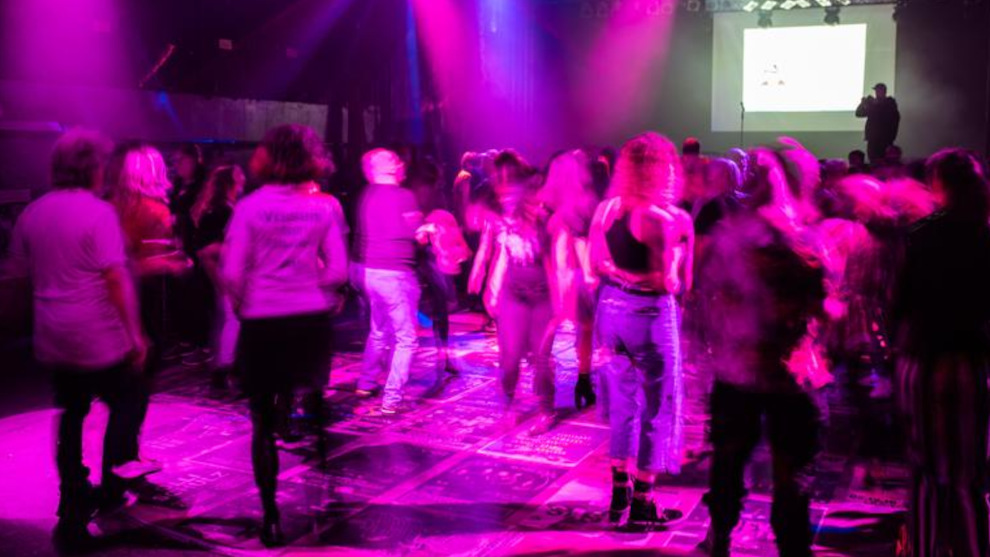 Polizei ermittelt wegen „L’amour toujours“ in einer Kinderdisko 13 Polizei ermittelt wegen „L’amour toujours“ in einer Kinderdisko