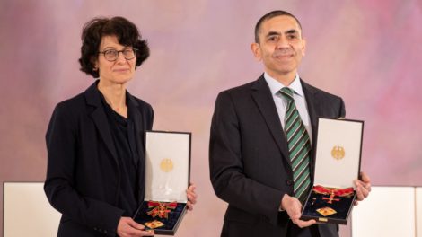 Trickbetrüger gründen mit ergaunerten Milliarden eine neue Firma