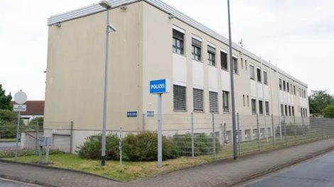 Eimer fangen Regenwasser auf: Jede dritte Polizeiwache ist marode