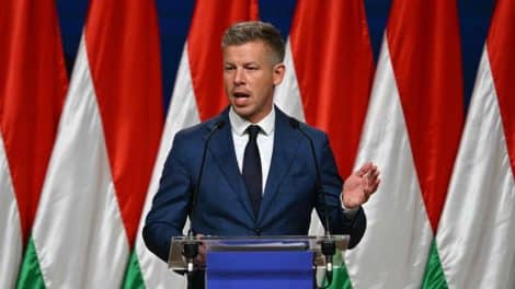 Ungarn gibt der Ukraine Bargeld und Gold zurück