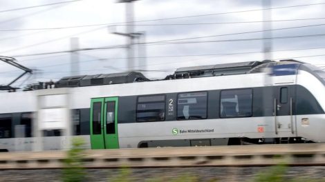 Sachsen: Ukrainer bedrängt Zugbegleiterin und attackiert Lokführer