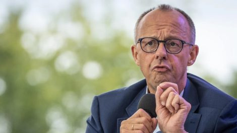 Als Entschuldigung: Merz schickt Autogramm an krebskranke Frau