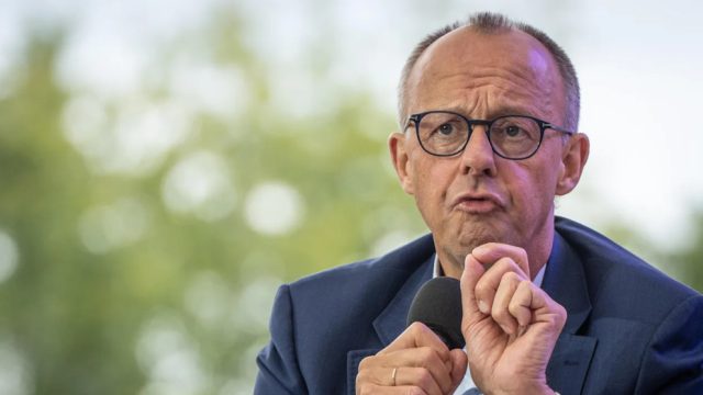 Als Entschuldigung: Merz schickt Autogramm an krebskranke Frau