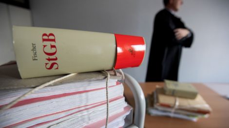 Einschüchterung, Arroganz, Versagen: Deutschlands Skandaljustiz