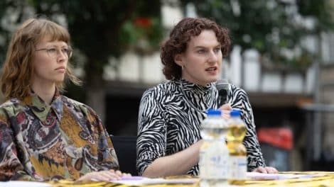 Der Presse auf die Fresse: Das goldbunte Tribunal zu Schilda