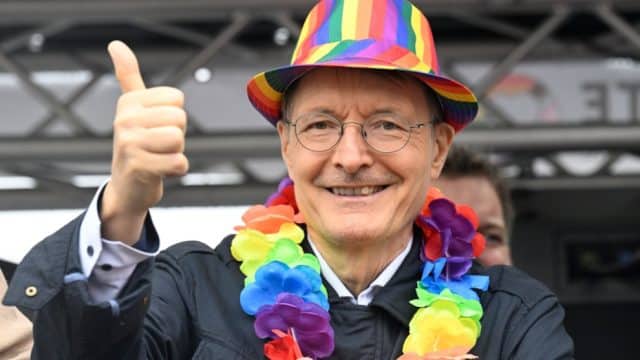 Lauterbach begründet Volkswagen-Niedergang mit „Bildungspolitik“