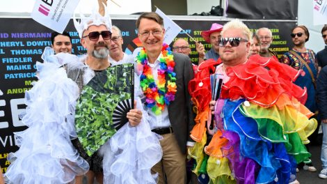 Lauterbach vermutet Russland hinter CSD-Anschlag