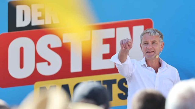Der Osten erhebt sich: Das Ende Westdeutschlands